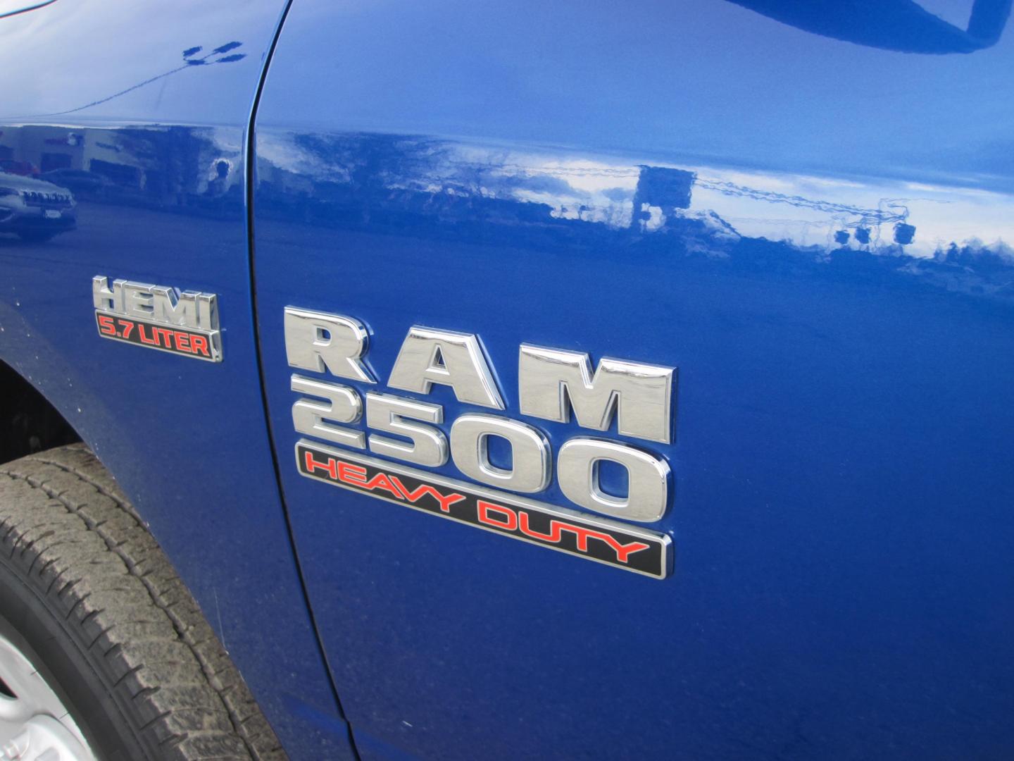 2014 blue /gray RAM 2500 Tradesman Crew Cab 4WD (3C6TR5HT1EG) with an 5.7L V8 OHV 16V engine, automatic transmission, located at 9530 Old Seward Highway, Anchorage, AK, 99515, (907) 349-3343, 61.134140, -149.865570 - Low miles on the Ram 2500 come take a test drive - Photo#7